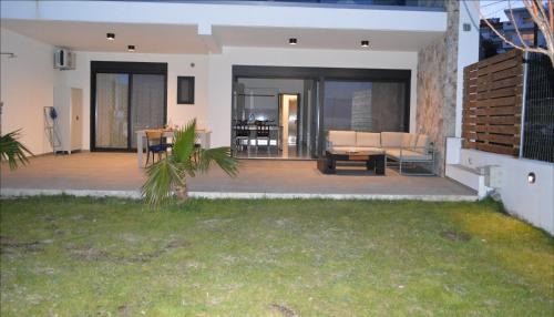 Petaloudes Apartment | Oceanfront Sea View Sunrise Apartment for Memorable Getaways