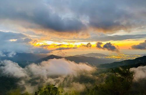 Minca House | Scenic Mountain Farmhouse Retreat with Family-Friendly Amenities
