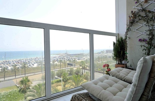 Diagonal Mar i el Front Maritim del Poblenou Apartment | Unforgettable Sea View Apartment with Spa & Kitchen Amenities