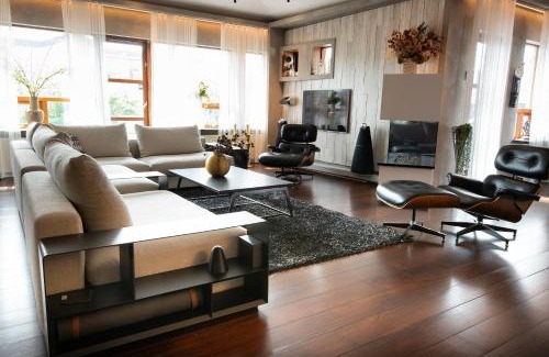 Hafnarfjordur House | Beautiful Sea View Villa with Hot Tub & Family Amenities