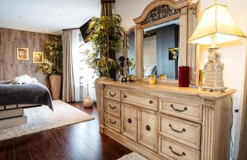 Hafnarfjordur House | Beautiful Sea View Villa with Hot Tub & Family Amenities