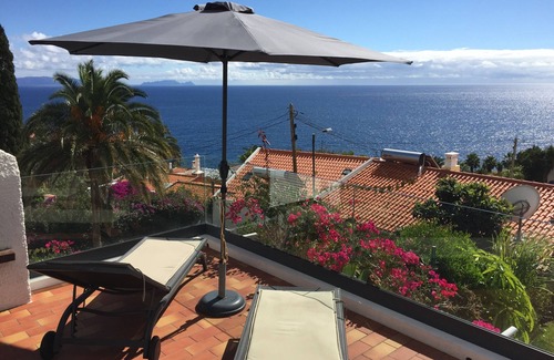Canico House | Oceanfront Escape: Sea View with Exceptional 10/10 Rating