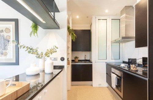 Gros Apartment | Enjoy Ocean Views from 4 Balconies with a Prime Location