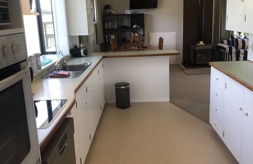 Moeraki House | Oceanfront Retreat: Sea Views n’Siestas, Moeraki - 9.4/10