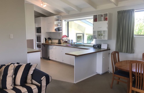 Moeraki House | Oceanfront Retreat: Sea Views n’Siestas, Moeraki - 9.4/10