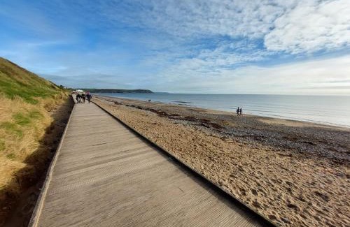 Youghal Villa | Cozy Sea View Retreat - 4-Star Comfort in Youghal's Heart