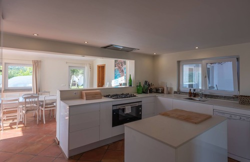 Charneca Villa | Discover SEA´YA Sunset: Oceanview Pool Retreat Awaits