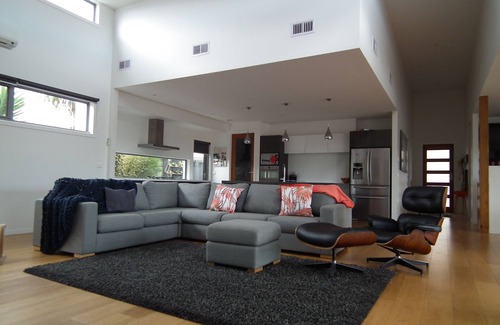 Barwon Heads House | Seabank Sanctuary: Family Retreat with Pool & Pet-Friendly