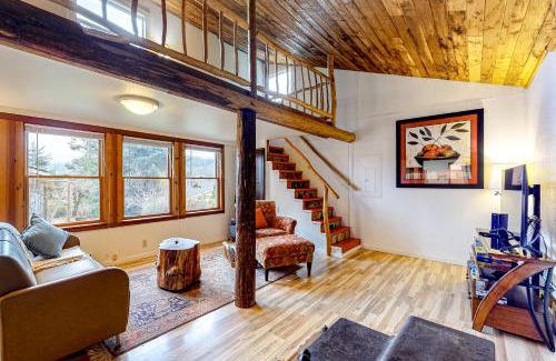 Seabeck House | Cozy Seabeck Cottage on Hood Canal: Pet and Child Friendly