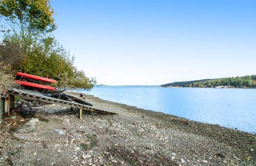 Seabeck House | Explore Seabeck House: Pet-Friendly Oceanfront Retreat