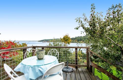 Seabeck House | Explore Seabeck House: Pet-Friendly Oceanfront Retreat