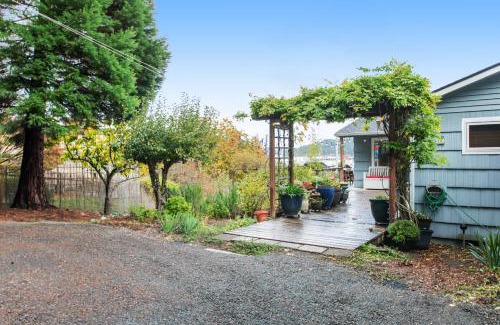 Seabeck House | Explore Seabeck House: Pet-Friendly Oceanfront Retreat