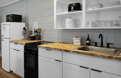 Kure Beach Hotel | Pet-Friendly Seabirds Motel with Ocean Views at Kure Beach