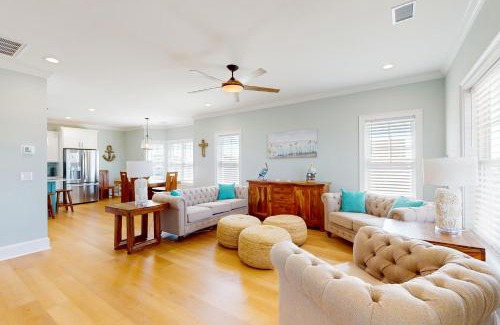 Sunset Beach House | Relax at Seabirds: A Family-Friendly 4-Star Retreat