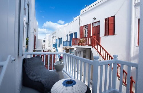 Mykonos House | Oceanfront Seablue Town Maisonette with Pet-Friendly Amenities