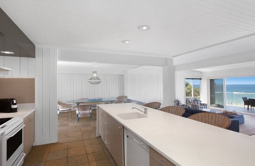 Forresters Beach House | Seaboard: Breathtaking Ocean Views & Family-Friendly Stay