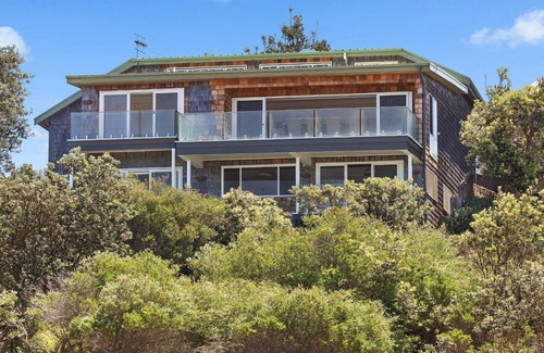 Forresters Beach House | Seaboard: Breathtaking Ocean Views & Family-Friendly Stay