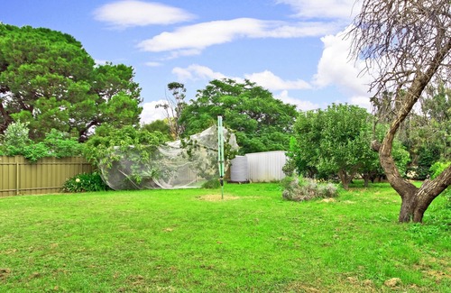 Port Willunga House | Cozy Seaborne Escape: Oceanfront Stay with Breakfast & Pool