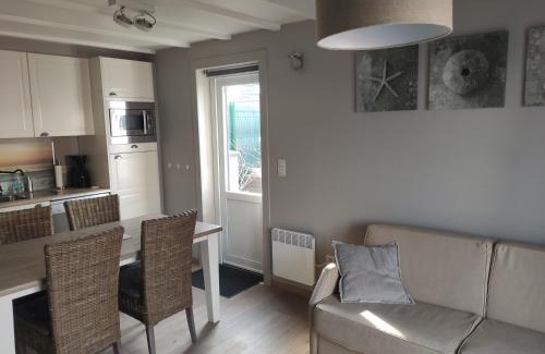 Bredene House | Oceanfront SeaBreak4you: Pet-Friendly Getaway with Views