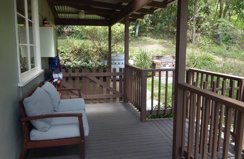Avoca Beach Cottage | Seabreeze Cottage: Relaxing Bushland Retreat by the Beach