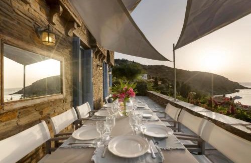 Steniai Villa | Guest Rated: Seabreeze House by the Sea - Beachside Retreat