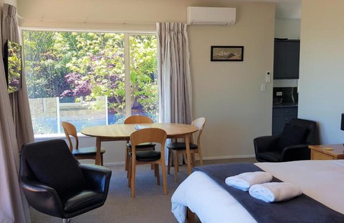 Britannia Heights Apartment | Seabreeze Nelson Studio Apartment - Family-Friendly Retreat