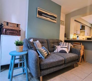 Hopton House | Idyllic Pet Friendly 3 Bedroom Retreat by the Sea