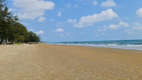 Kram Villa | Seabreeze Residence 145: Family-Friendly Stay with Pool