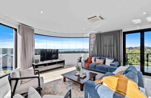 Long Beach House | Pet-Friendly Seabreeze Sanctuary: Your Ideal Family Retreat