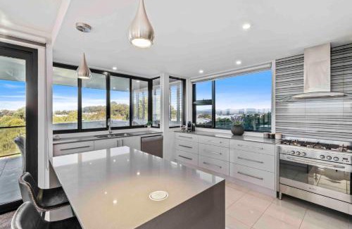 Long Beach House | Pet-Friendly Seabreeze Sanctuary: Your Ideal Family Retreat