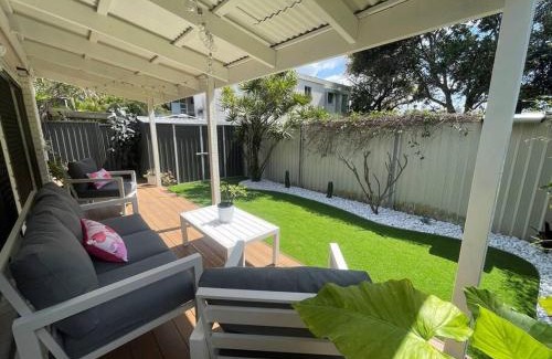 Mermaid Beach Villa | Pet-Friendly Seabreeze Villa with Ocean Views on Mermaid Beach