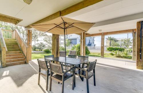 El Lago House | Beautiful Seabrook Getaway with Balconies and Bay Views