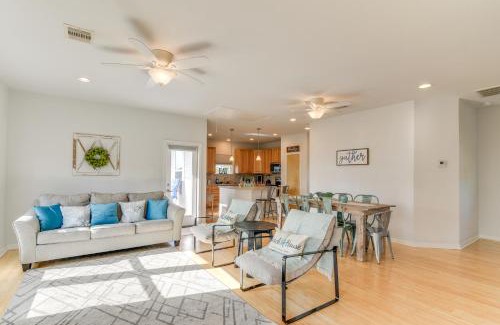 El Lago House | Beautiful Seabrook Getaway with Balconies and Bay Views