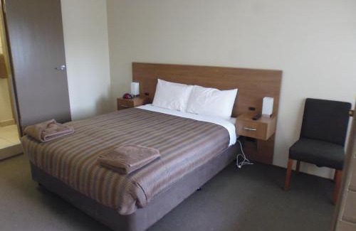 Somerset Hotel | Welcoming Seabrook Hotel: Family-Friendly with Breakfast!