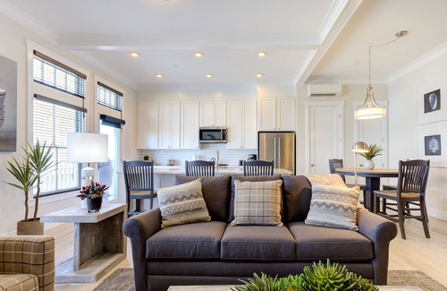 Seabrook House | Charming Seabrook's Pacific View Loft with Oceanfront Bliss