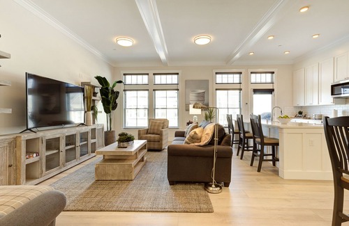 Seabrook House | Charming Seabrook's Pacific View Loft with Oceanfront Bliss