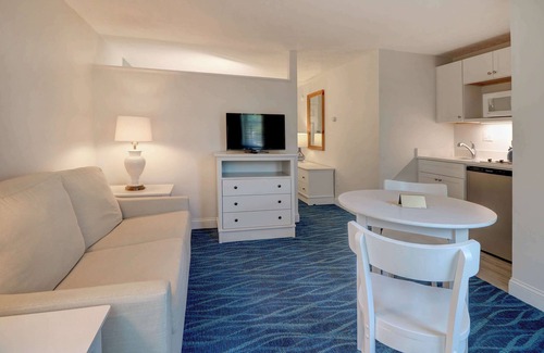 Ogunquit Resort | Seacastles Resort: Family-Friendly Retreat with Pool & Breakfast
