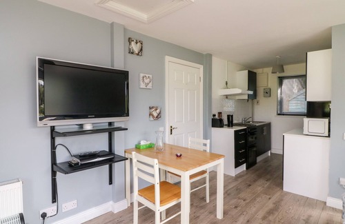 Ballygarrett Cottage | Pet-Friendly SeaChange Annexe with Oceanfront Views