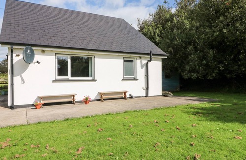 Ballygarrett Cottage | Pet-Friendly SeaChange Annexe with Oceanfront Views