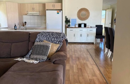 Melville House | Idyllic Seachange @ Coobowie with Oceanfront Pool & Views