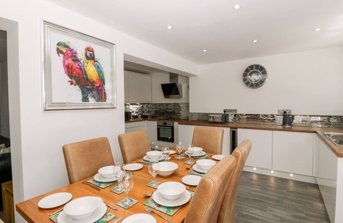 Burnham-on-Sea Cottage | Seaside Serenity: Pet-Friendly Cottage in Burnham-On-Sea