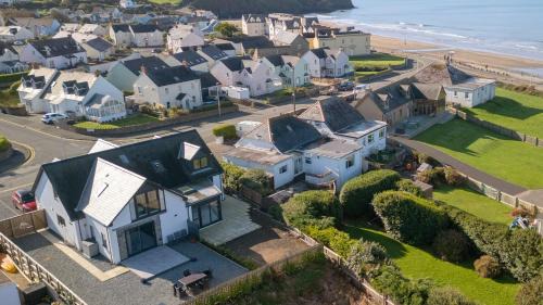 St Brides House | Oceanfront Seacliff: 4-Star Family-Friendly Getaway