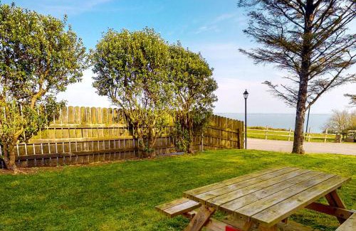 Dunmore East House | Child-Friendly Seacliff HH No 8: A Coastal Retreat