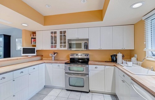 Sawgrass Condo | Seaclusion: Ideal Family Retreat with Beach and Golf Access