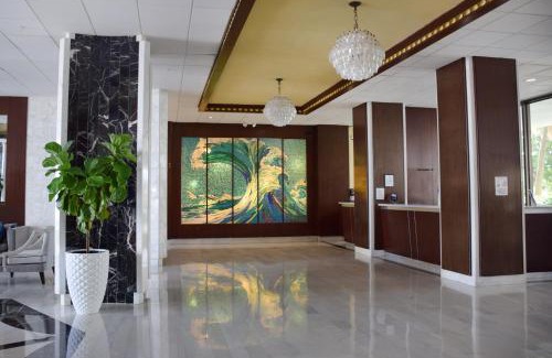 Mid Beach Apartment | Oceanfront Retreat at Seacoast Suites on Miami Beach