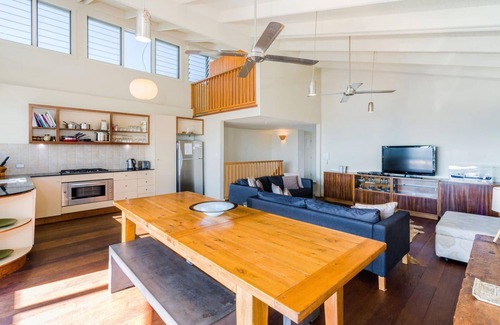Yamba House | SeaCrest: Pet-Friendly Unit with Oceanfront Views