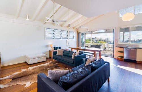 Yamba House | SeaCrest: Pet-Friendly Unit with Oceanfront Views