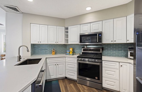 North Forest Beach Condo | Oceanview Bliss at SeaCrest – Pool & Spa Near Coligny