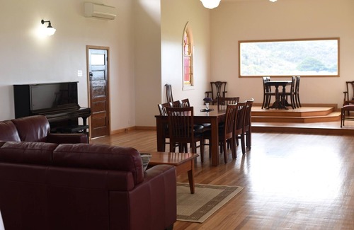 Sugarloaf House | Seacroft Chapel - LUXURY with Amazing Ocean VIEWS