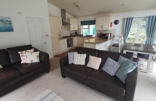 Narberth House | Seacroft: Guest Rated 10/10, Pet-Friendly & Family Welcoming